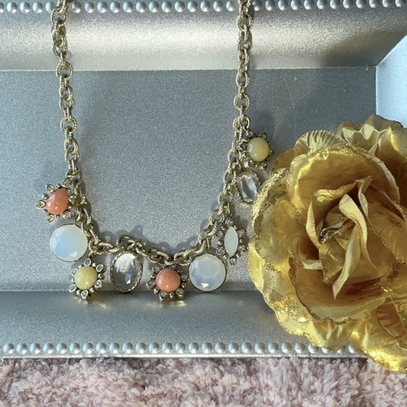LOFT / ANN TATLOR PRETTY GOLD TONE CHARM NECKLACE - Picture 1 of 3
